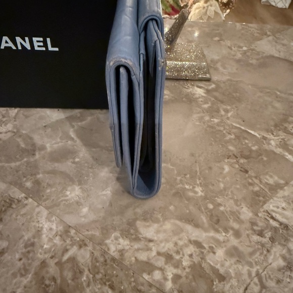 Chanel Matelasse bifold wallet in dusty blue leather - Picture 4 of 14
